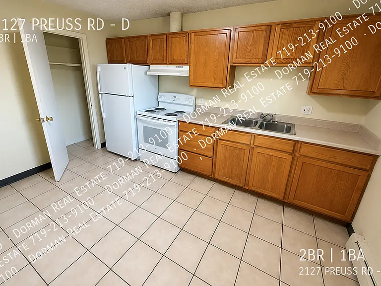 2127 Preuss Rd #D — Photo 4