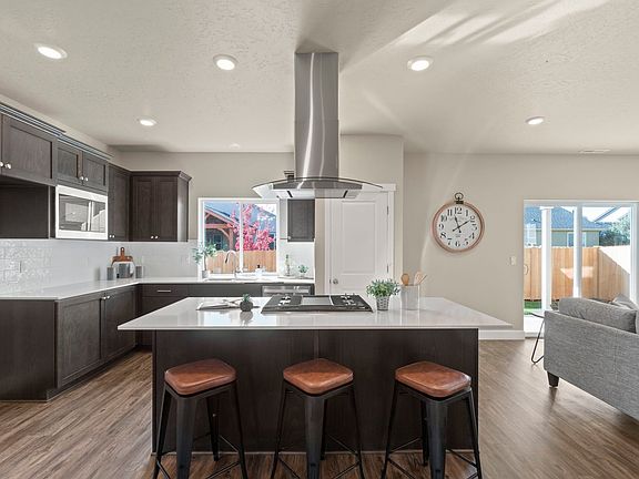 3rd image of 61628 SE Evie Dr