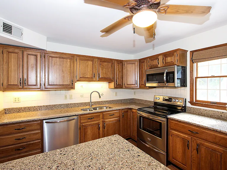 2204 Luzerne Ave — Photo 7