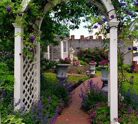 Entering the Victorian Garde
