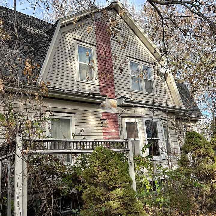 2nd image of 320 N Governor St