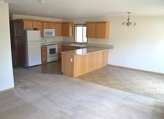 5th image of 5712 NE 75th Ave