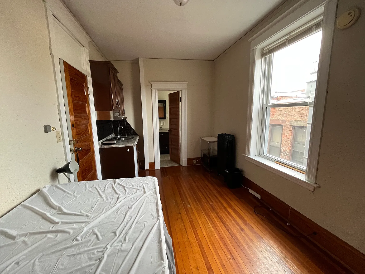Studio, $975 — Photo 2