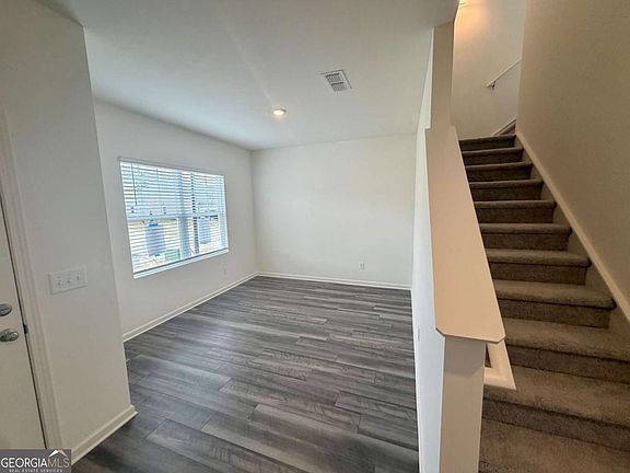 3rd image of 124 Heartland Dr