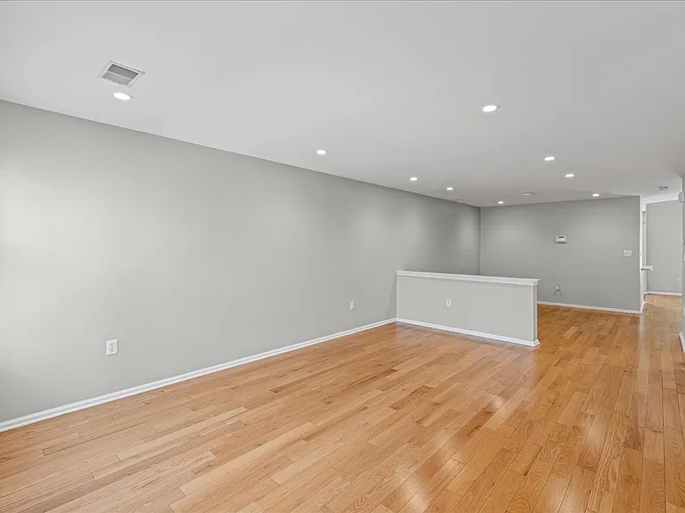 302 Wellington Park Dr — Photo 17