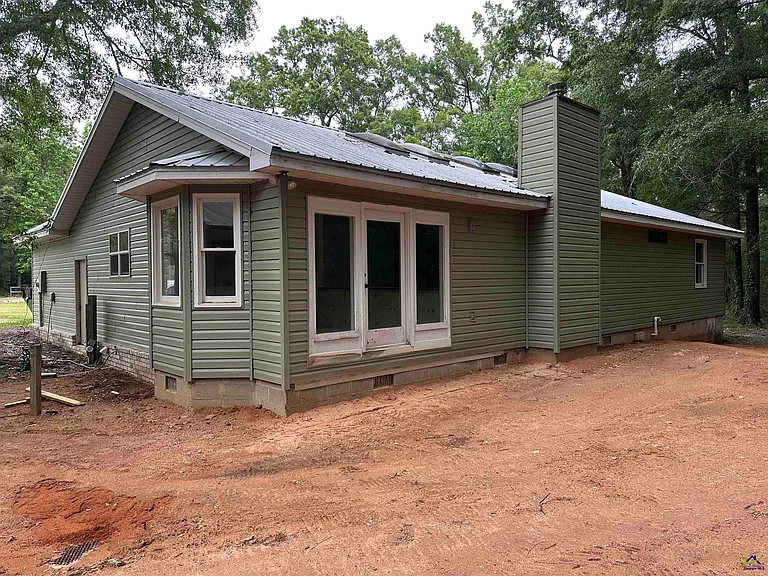 124 Glen Oaks Rd — Photo 2