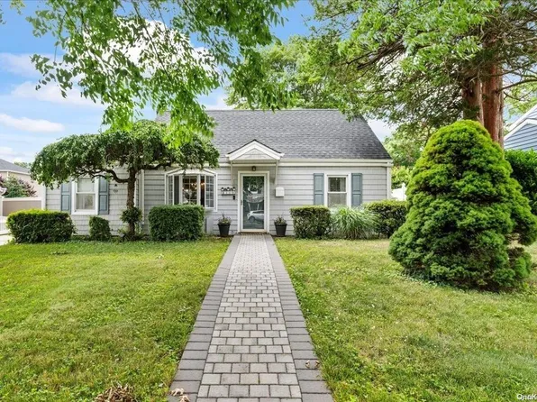 110 Cleveland Avenue, Massapequa, NY 11758