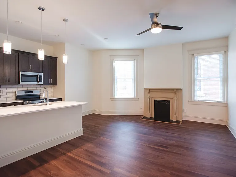 1211 Porter St — Photo 2