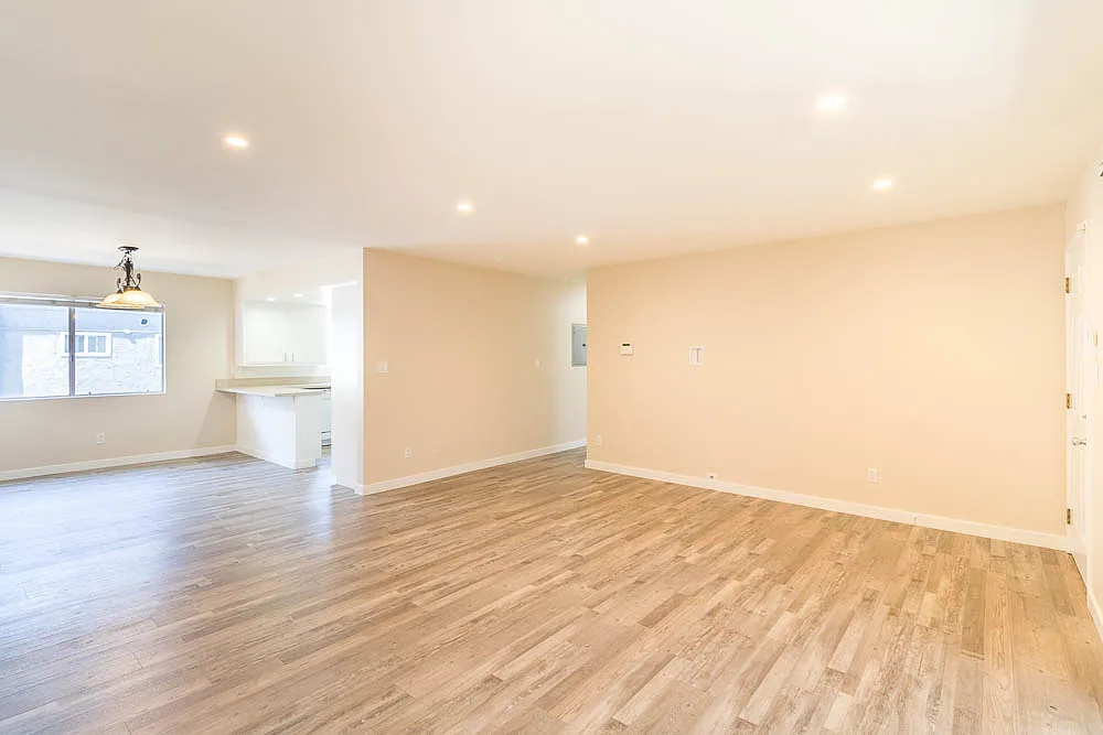 3 bed, 1400 sqft, $4,400 — Photo 2