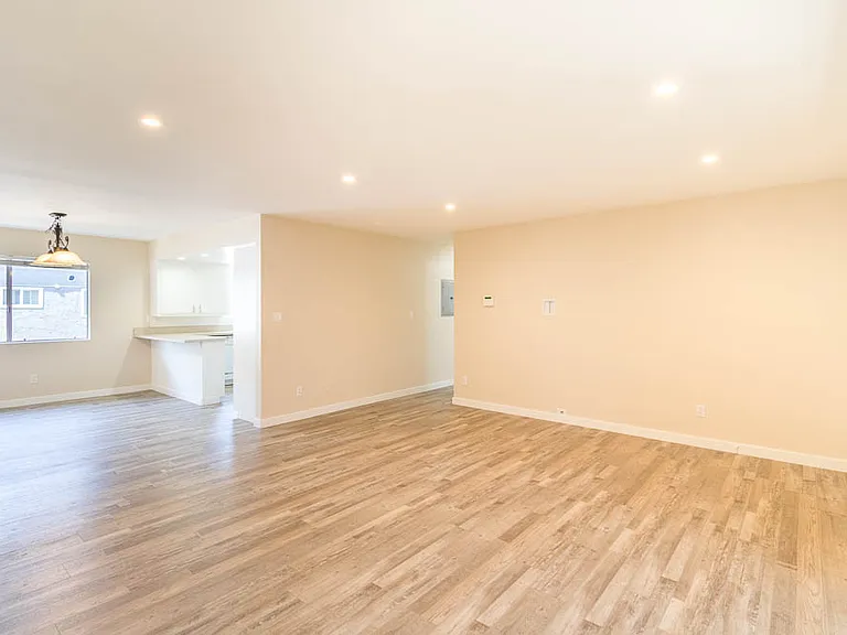 2102 Mathews Ave #B — Photo 2