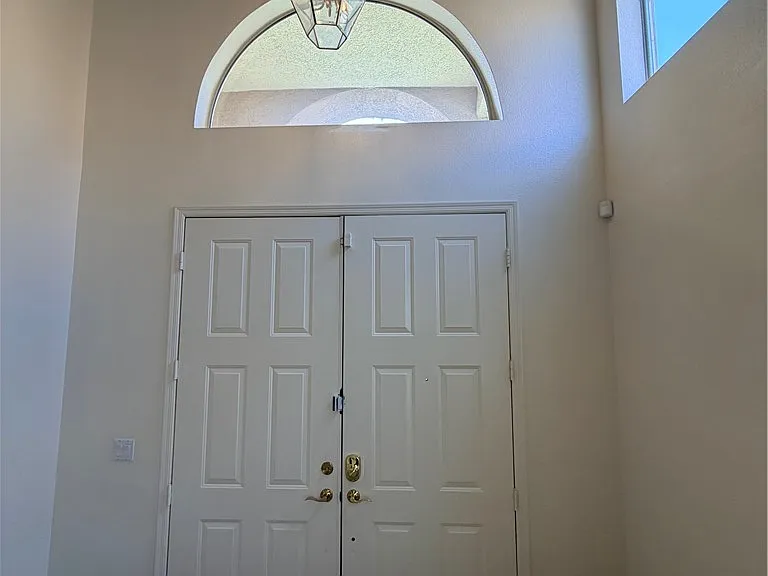 925 Lexington Cross Dr — Photo 4