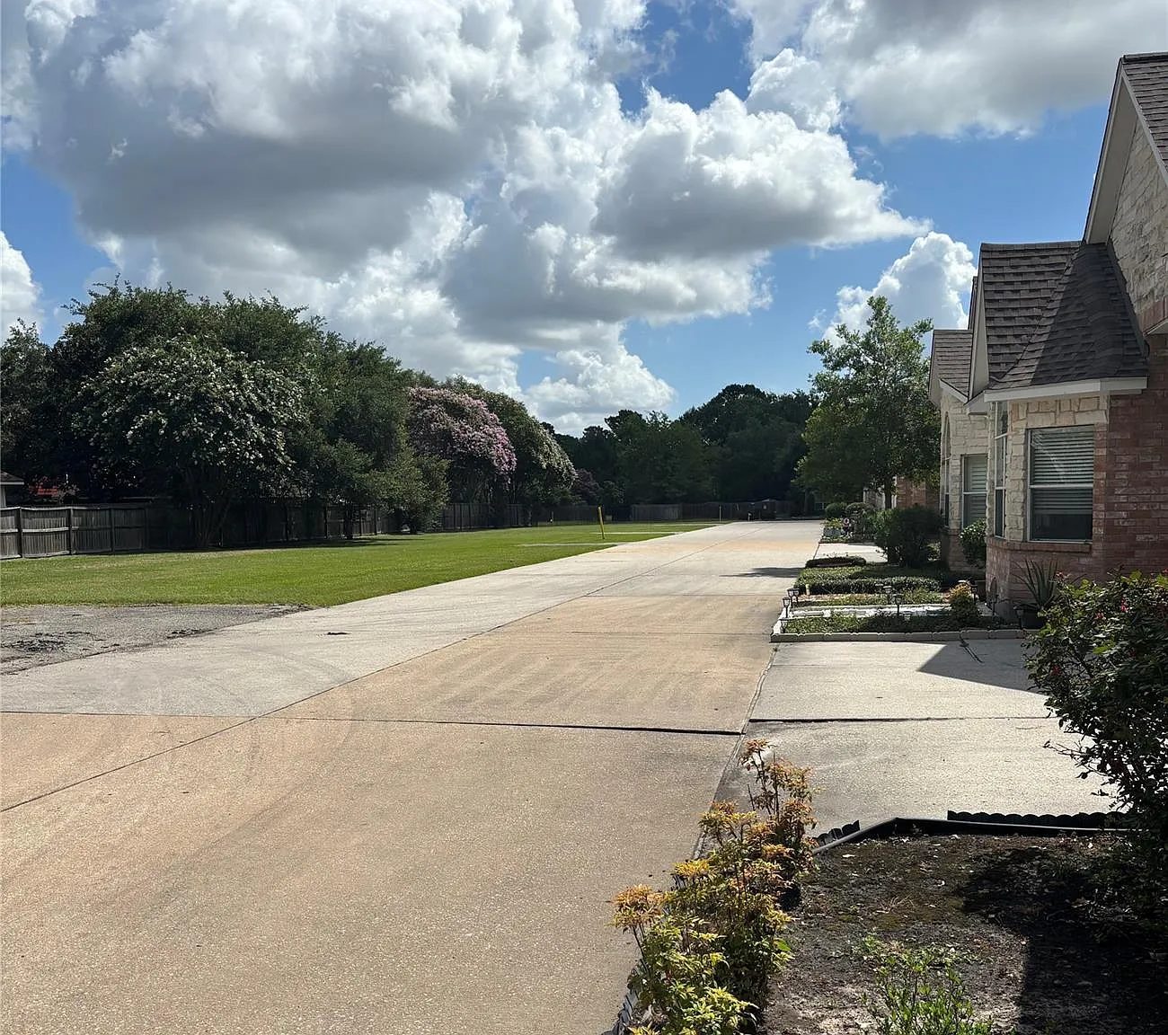 2 bed, 2.0 bath, 1404 sqft, $1,950 — Photo 3