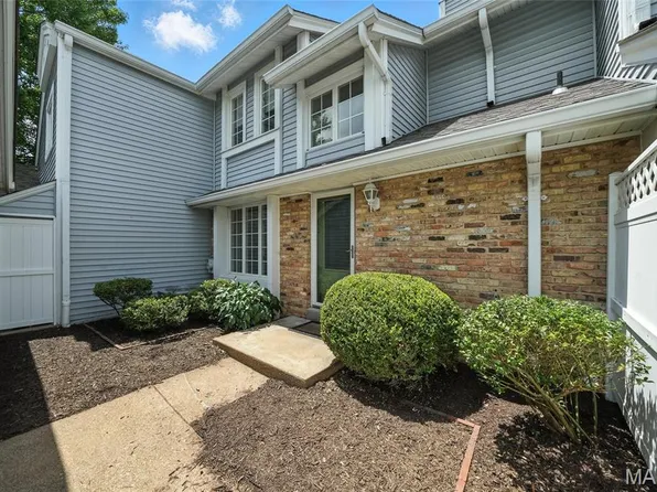 15006 Manor Lake Dr, Chesterfield, MO 63017