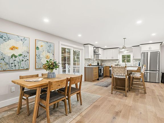 3rd image of 68 Lakeside Drive S