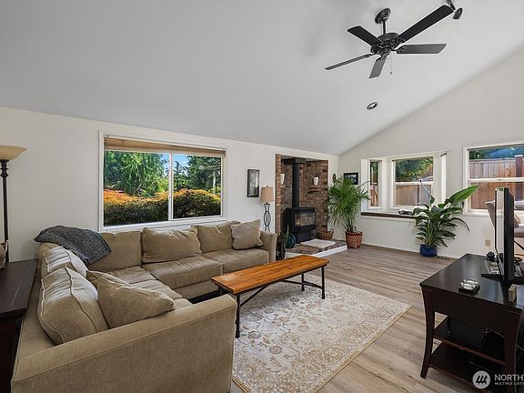4th image of 2711 Grampin Court SE