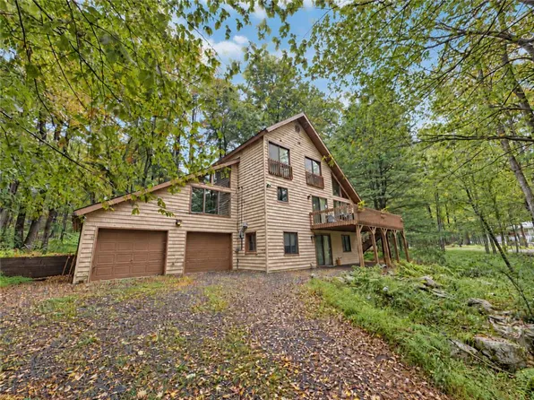 107 Lake Dr W, Gouldsboro, PA 18424