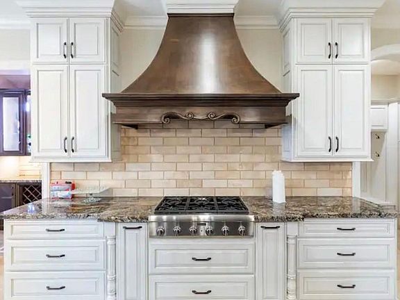 5th image of 6806 Heron Dr