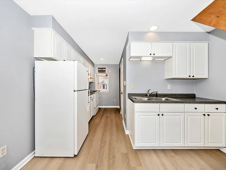700 Motter Ave #B — Photo 7