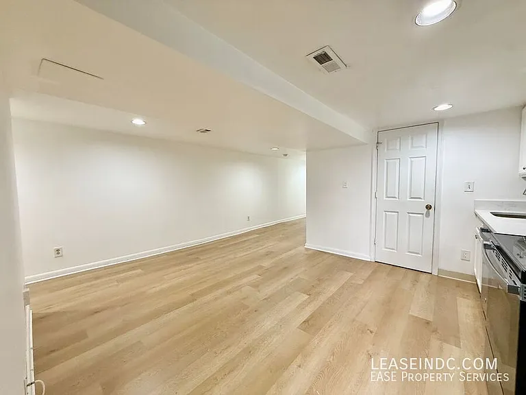 29 T St NW #B — Photo 4