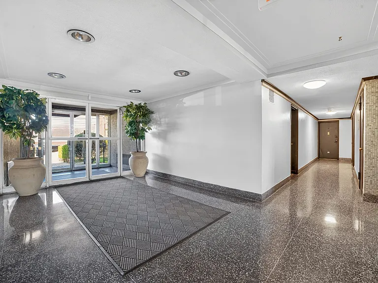 222 N Broadway #3D — Photo 2