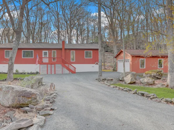 208 Comstock Dr, Hawley, PA 18428