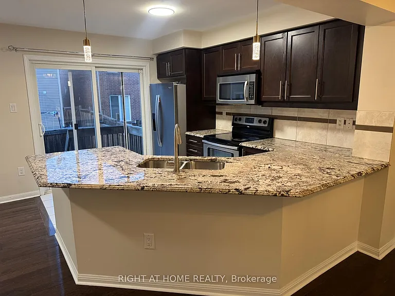 182 Higginbotham Cres — Photo 4