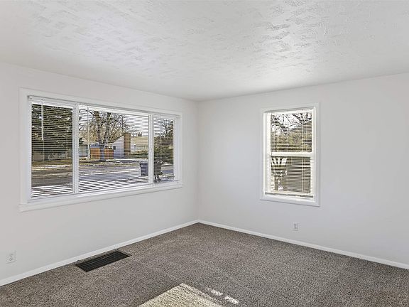 5th image of 5623 N Alberta St