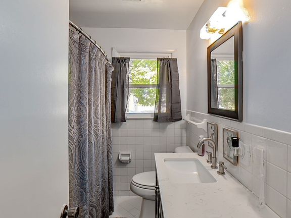 4th image of 221 Paddock Rd