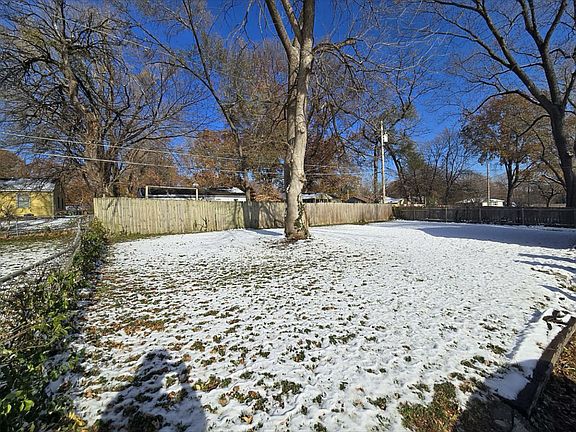4th image of 5722 W 70th Ter