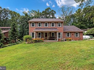 1850 Deamerlyn Dr, York, PA 17406