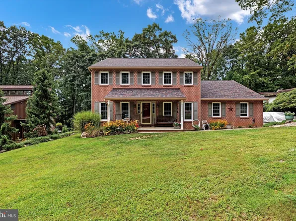 1850 Deamerlyn Dr, York, PA 17406