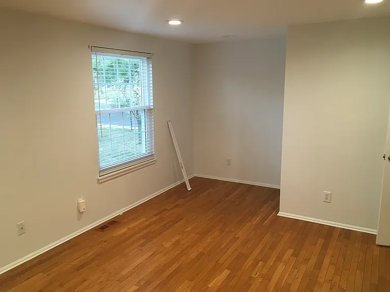 Master bedroom alcove overlooking thpool