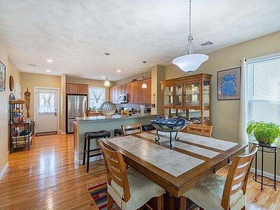 4th image of 7 Seafoam Ave Unit 3
