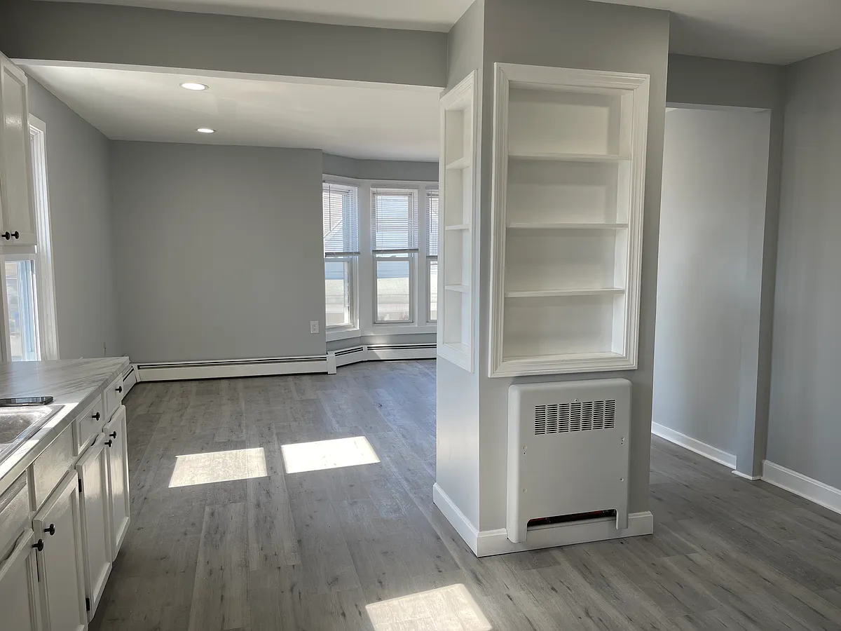 Building Photo - 45 Narragansett Ave #2