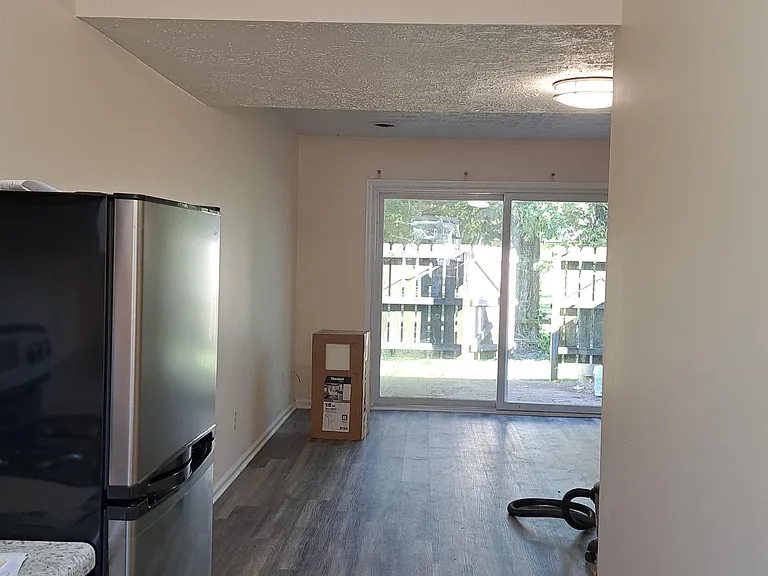 1602 Friendship Rd — Photo 6