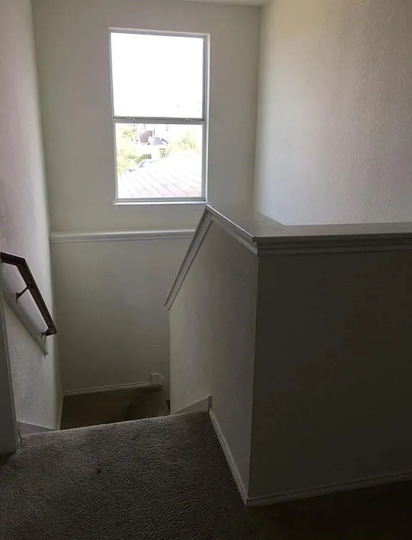 3 bed, 2.5 bath, 1706 sqft, $2,050 — Photo 3