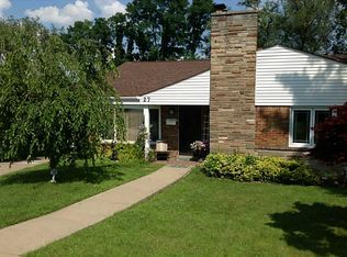 27 Greenbriar Dr, Pittsburgh, PA 15220