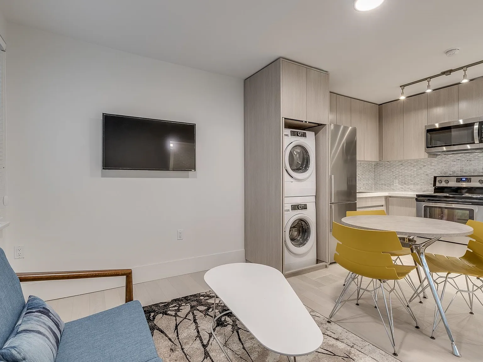 2 bed, 675 sqft, $2,990 — Photo 3