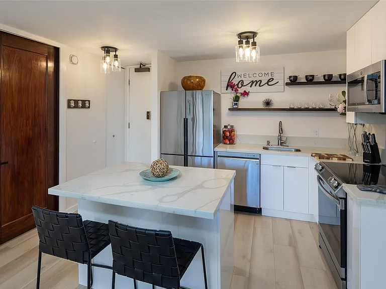411 Hobron Ln #0 — Photo 2