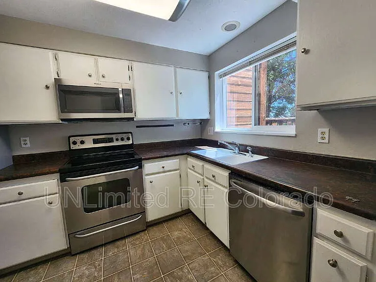 301 Zeta St #2 — Photo 2