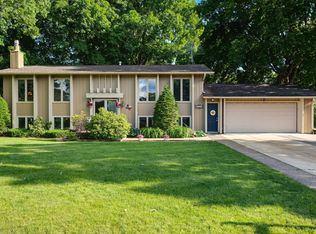 1521 Rondarwal Ln, Faribault, MN 55021