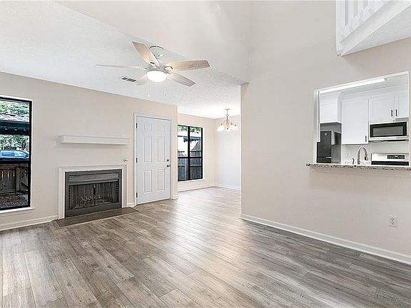 5th image of 110 Pineridge St W Unit 110