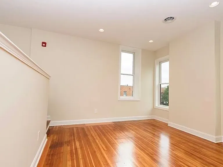 Stylish 1-Bedroom Apartment with Modern Upgrades in Cohoes — Photo 17