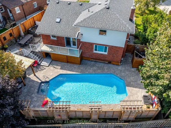 114 Oakwood Cres, Peterborough, ON K9J 1N3