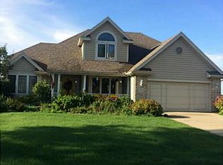 1352 Oaktree Ct, Oregon, OH 43616