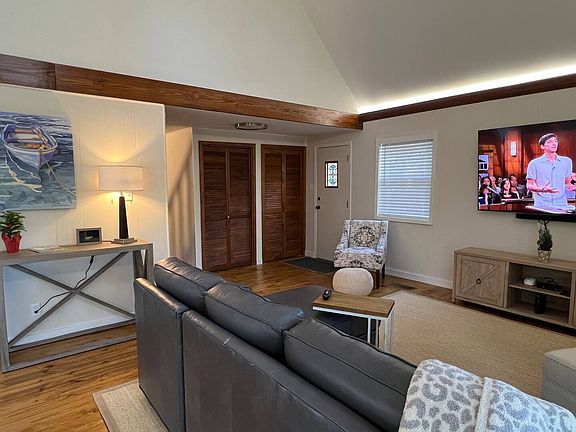 4th image of 854 Sea Cliff Dr