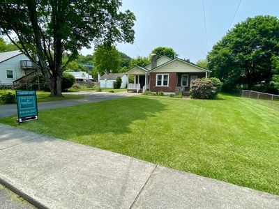 390 Ingleside Ave, White Sulphur Springs, WV, 24986