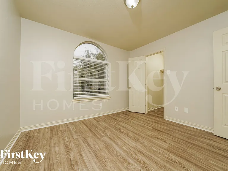 804 Center St — Photo 14