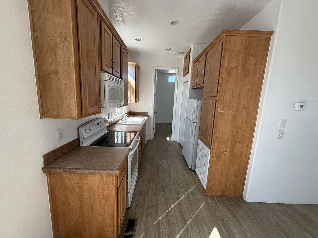 2401 W Southern Ave — Photo 2