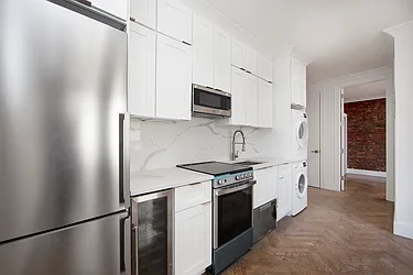 Rented by R New York